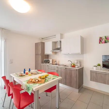 Residenza Monica Apartment Lignano Sabbiadoro Exterior photo