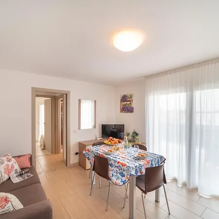 Residenza Monica Apartment Lignano Sabbiadoro Exterior photo
