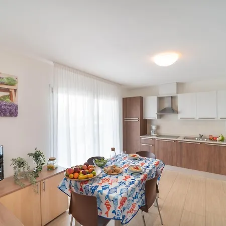 Residenza Monica Apartment Lignano Sabbiadoro Exterior photo