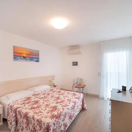 Residenza Monica Apartment Lignano Sabbiadoro Exterior photo
