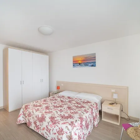 Residenza Monica Apartment Lignano Sabbiadoro Exterior photo
