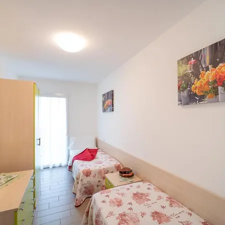 Residenza Monica Apartment Lignano Sabbiadoro Exterior photo